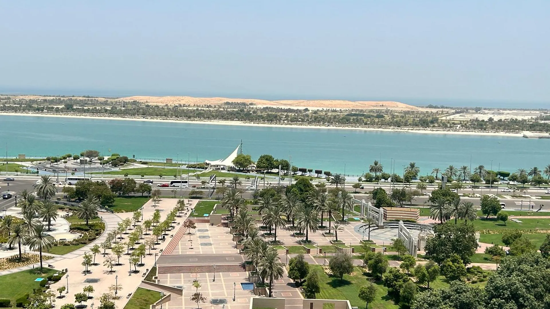 Апартаменты Panoramic Corniche Sea View Retreat Абу-Даби 0*,