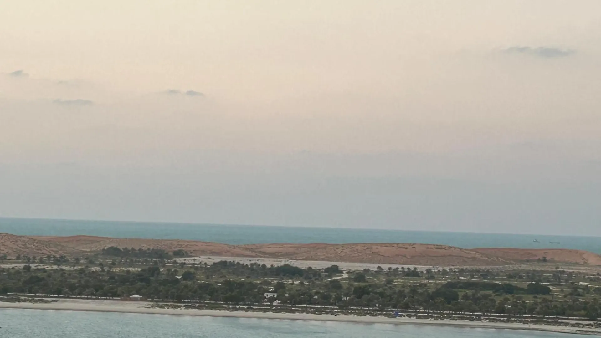 Апартаменты Panoramic Corniche Sea View Retreat Абу-Даби