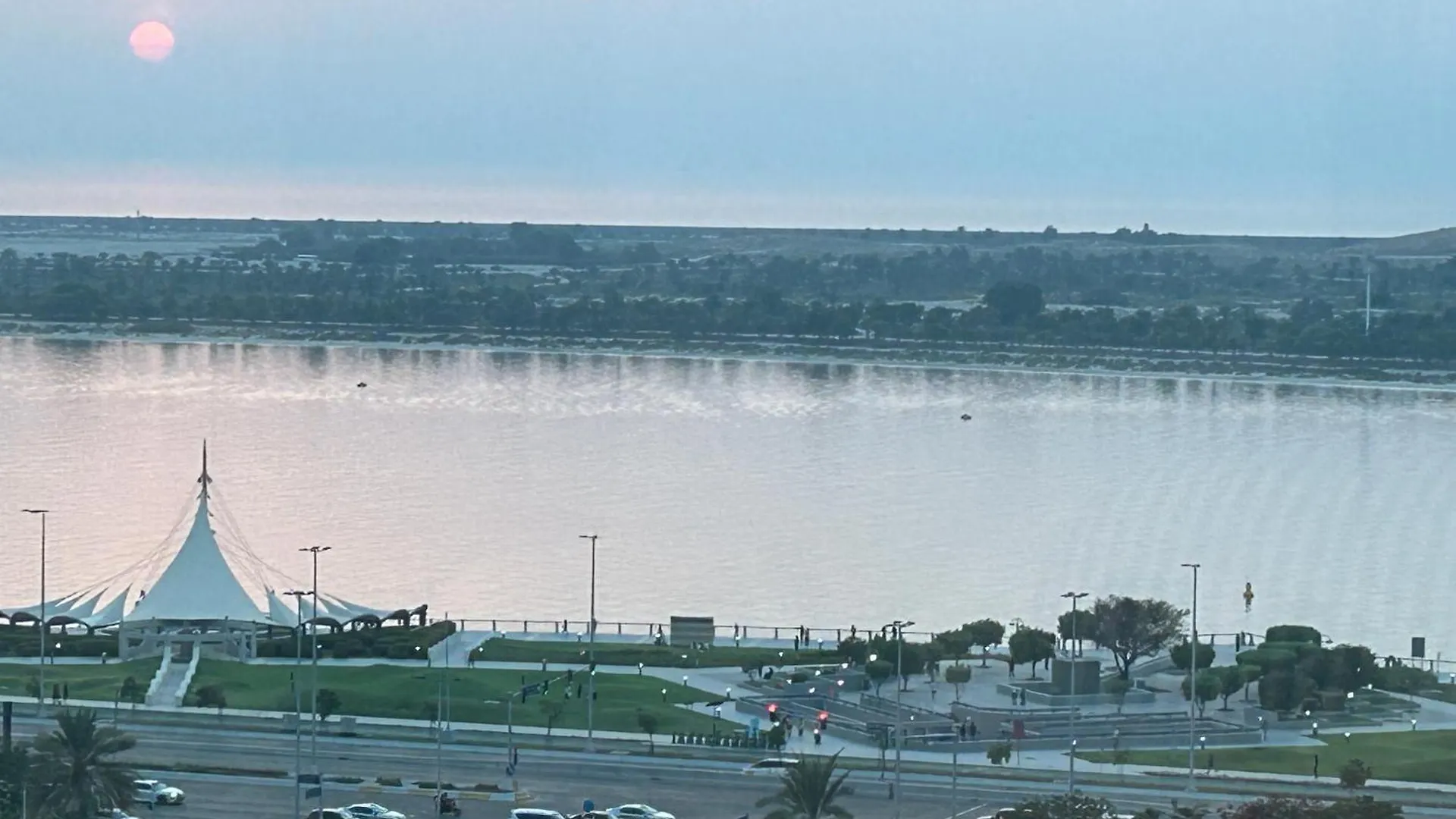 Apartamento Panoramic Corniche Sea View Retreat Abu Dabi